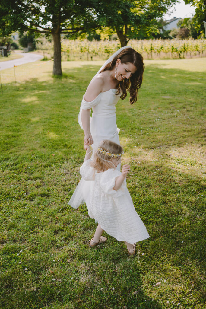 Dokumentarische Hochzeitsfotografie Ronja Fella: Hochzeitsreportage Eltville am Rhein